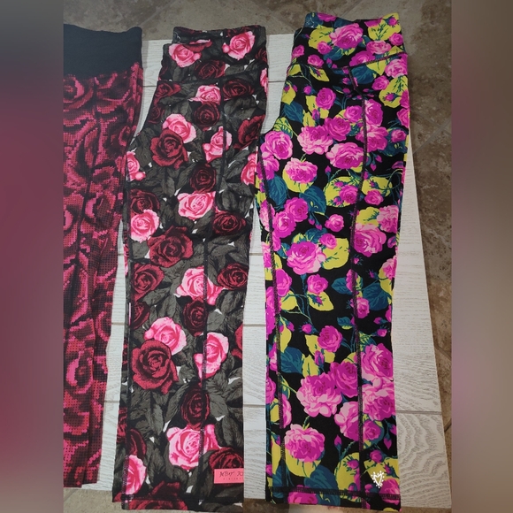 Betsey Johnson Performance Cropped Leggings - lot of 3 - Picture 2 of 7